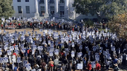 美国加州大学多所学校爆发大罢工！